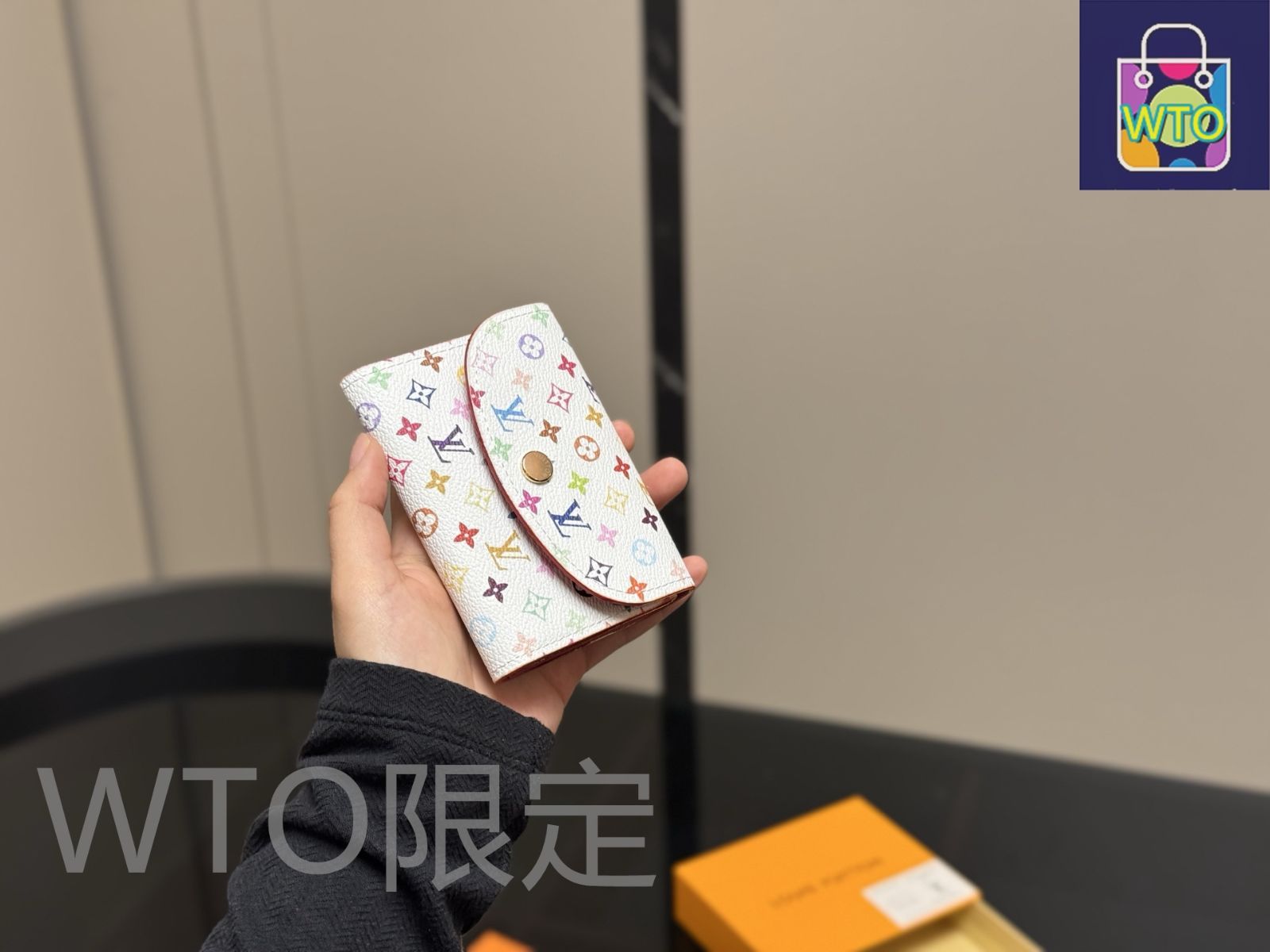 ミニ財布 クラシックデザインで携帯しやすい特徴を持つ