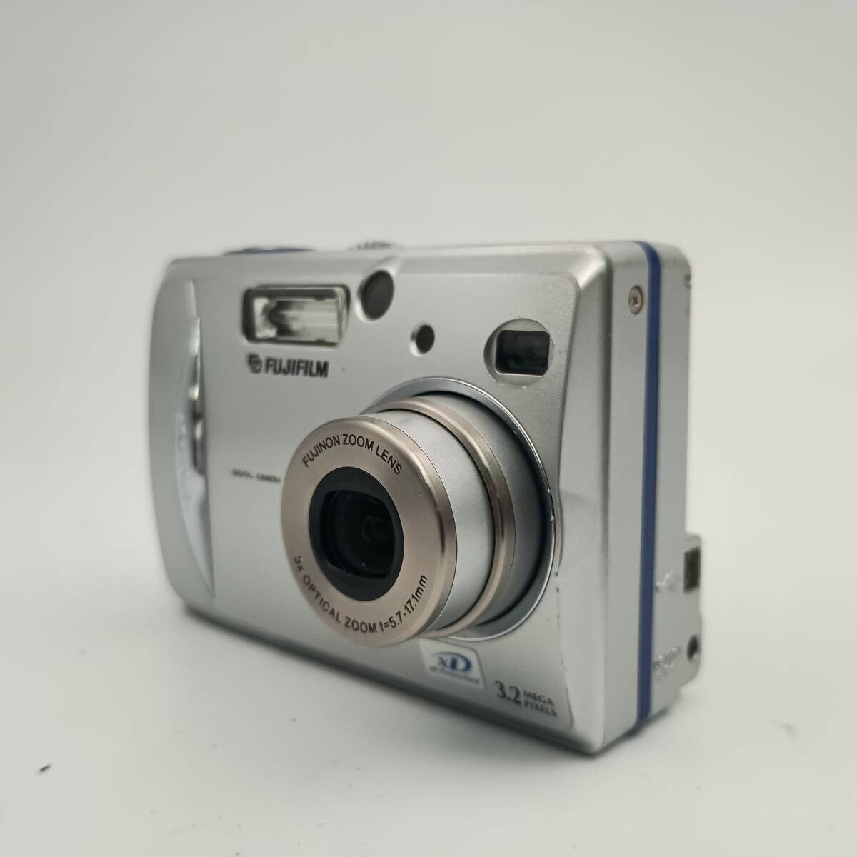 FUJIFILM FINEPIX A303 フジフイルム シルバー コンパクト