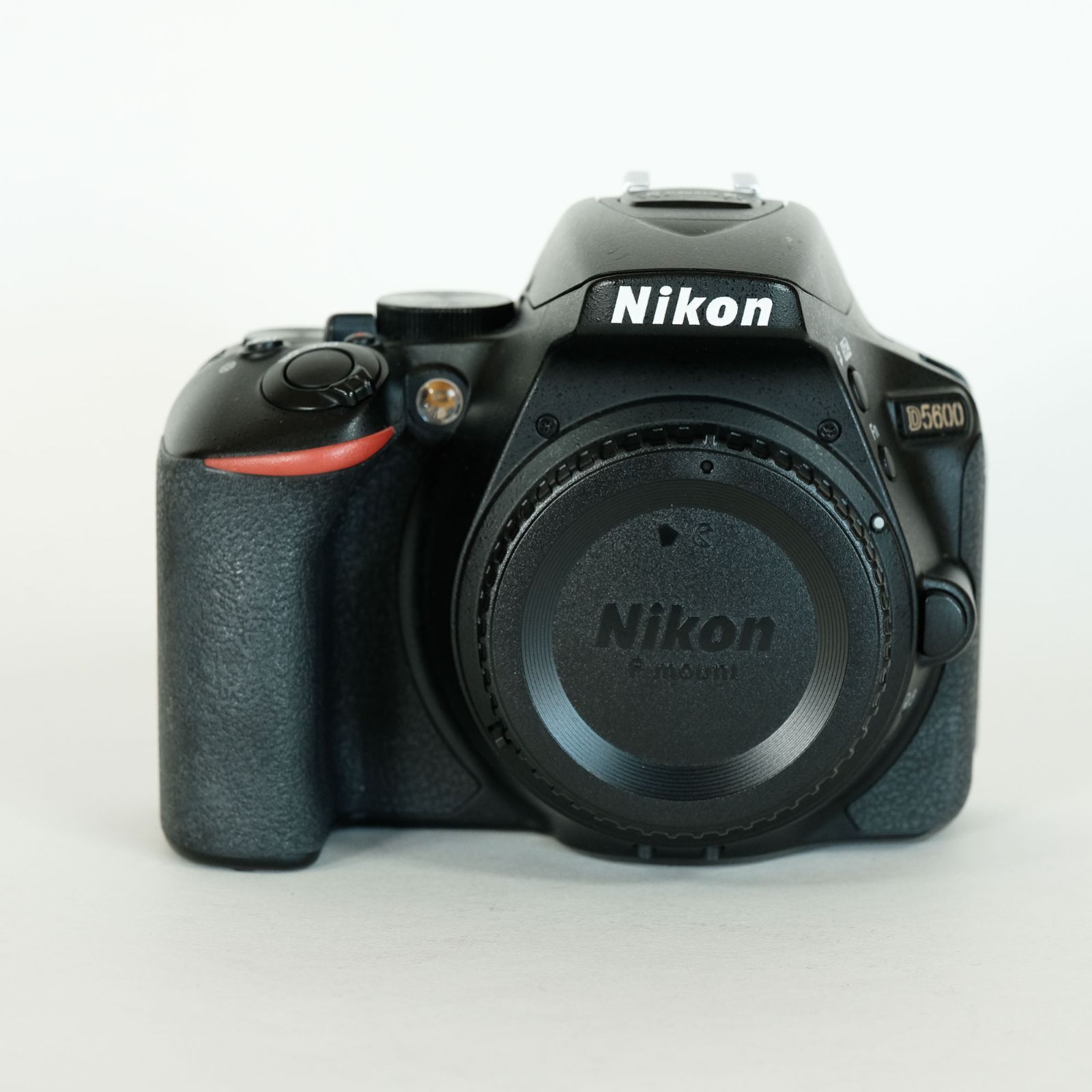 バッテリー2個付｜シャッター数2.1万回] Nikon D5600 ダブルズーム