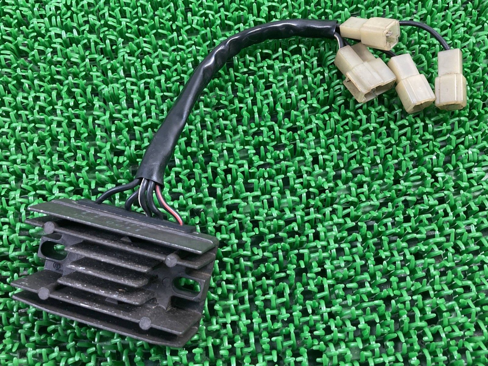 バンディット250 レギュレター スズキ 純正 バイク 部品 GJ74A BANDIT250 レギュレーター レクチファイアー 品 Jd