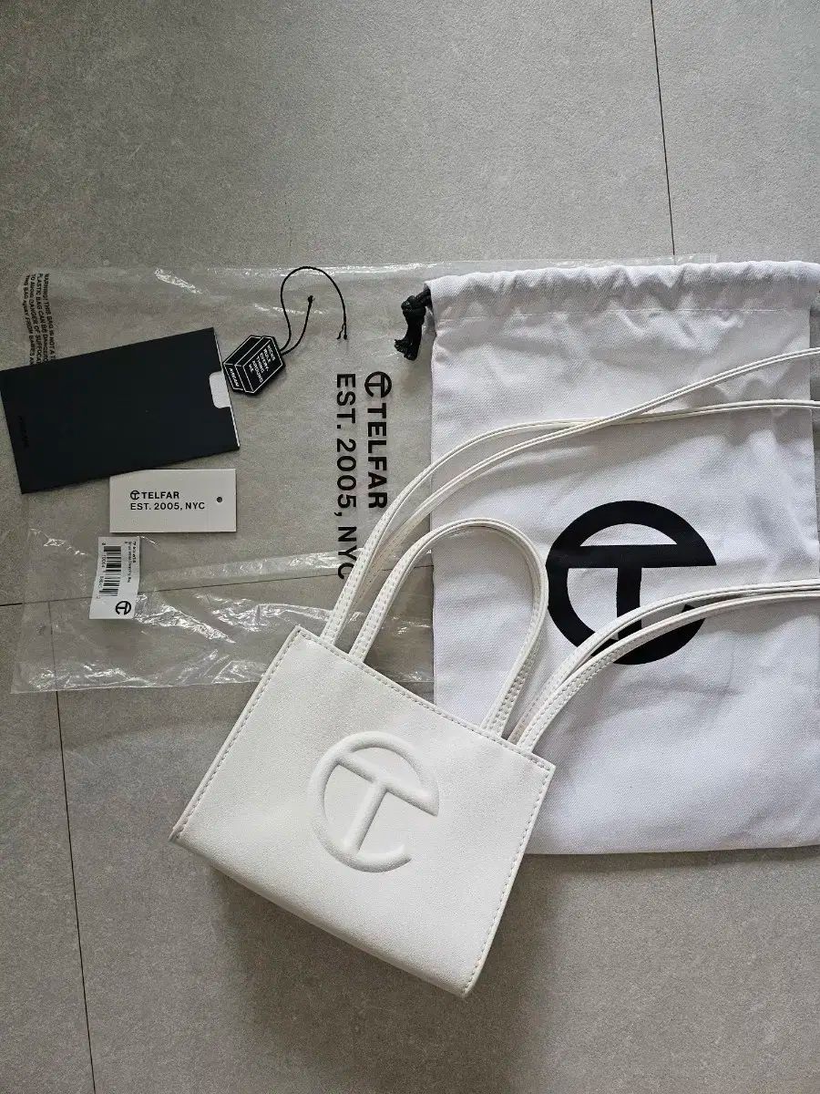 【訳あり】即お届 TELFAR スモール ショッピングバッグ ホワイト Small Shopping Bag - White Paper