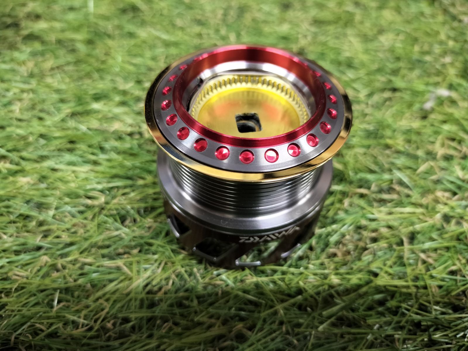 最も優遇の ダイワ Y アイズファクトリー メタルスプール レッド 2506 RCS ダイワ