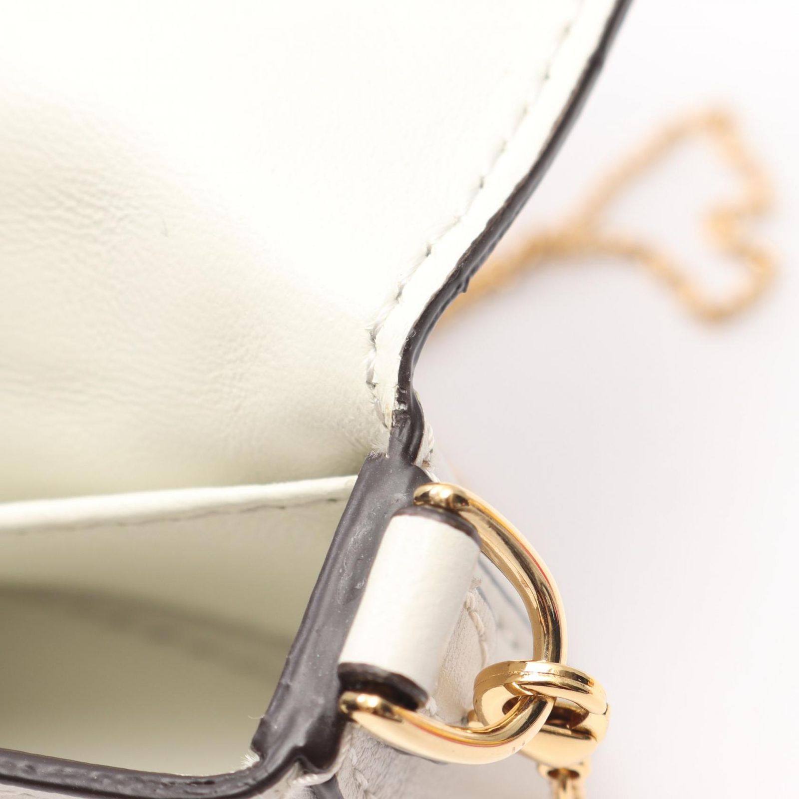 フェンディ FENDI チャーム ナノ バゲット ホワイト レザー ナノ 