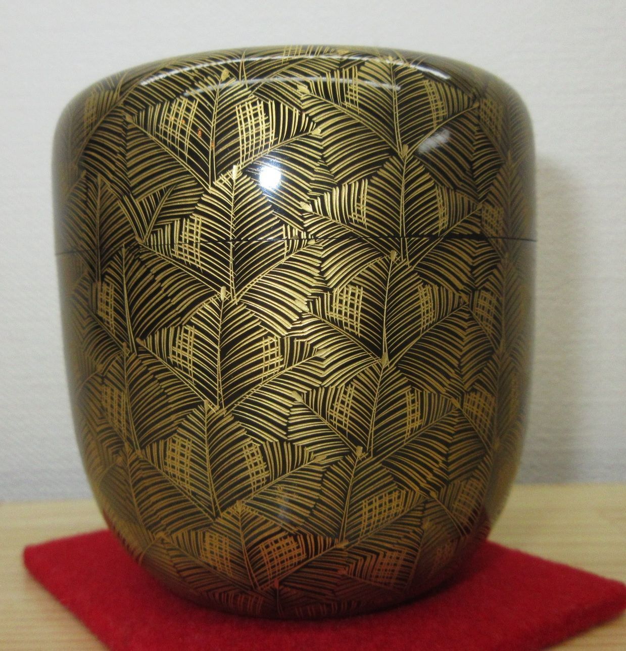 送料込【逢絢亭】茶道具 大棗 輪島塗 沈金彫り 表千家流書付 前志芸男 共箱入り 逢絢亭】茶道具 大棗 輪島塗 沈金彫り 表千家流書付 前志芸男 共