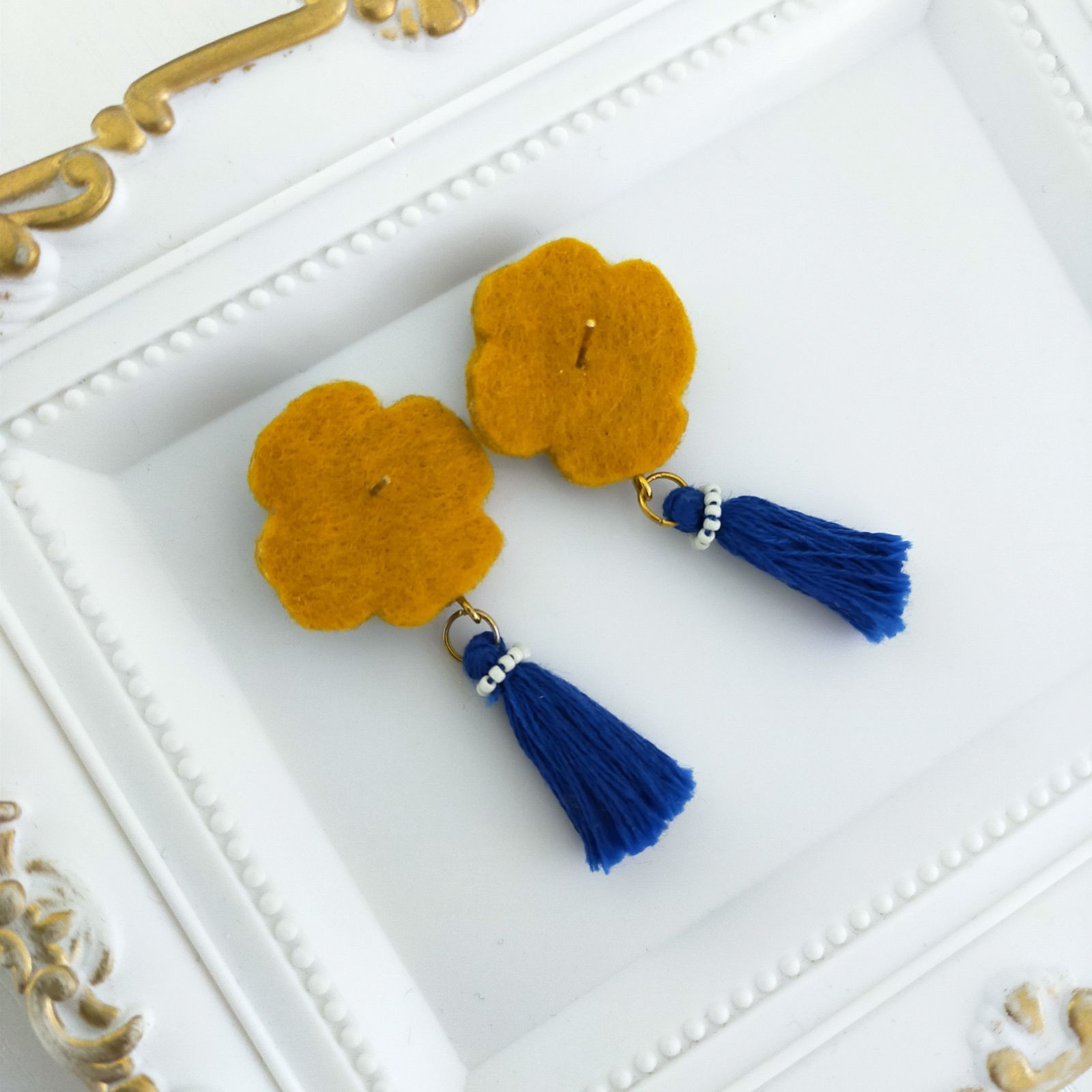 手刺繍イヤリング 手刺繍ピアス スワロフスキー フラワー アレルギー 