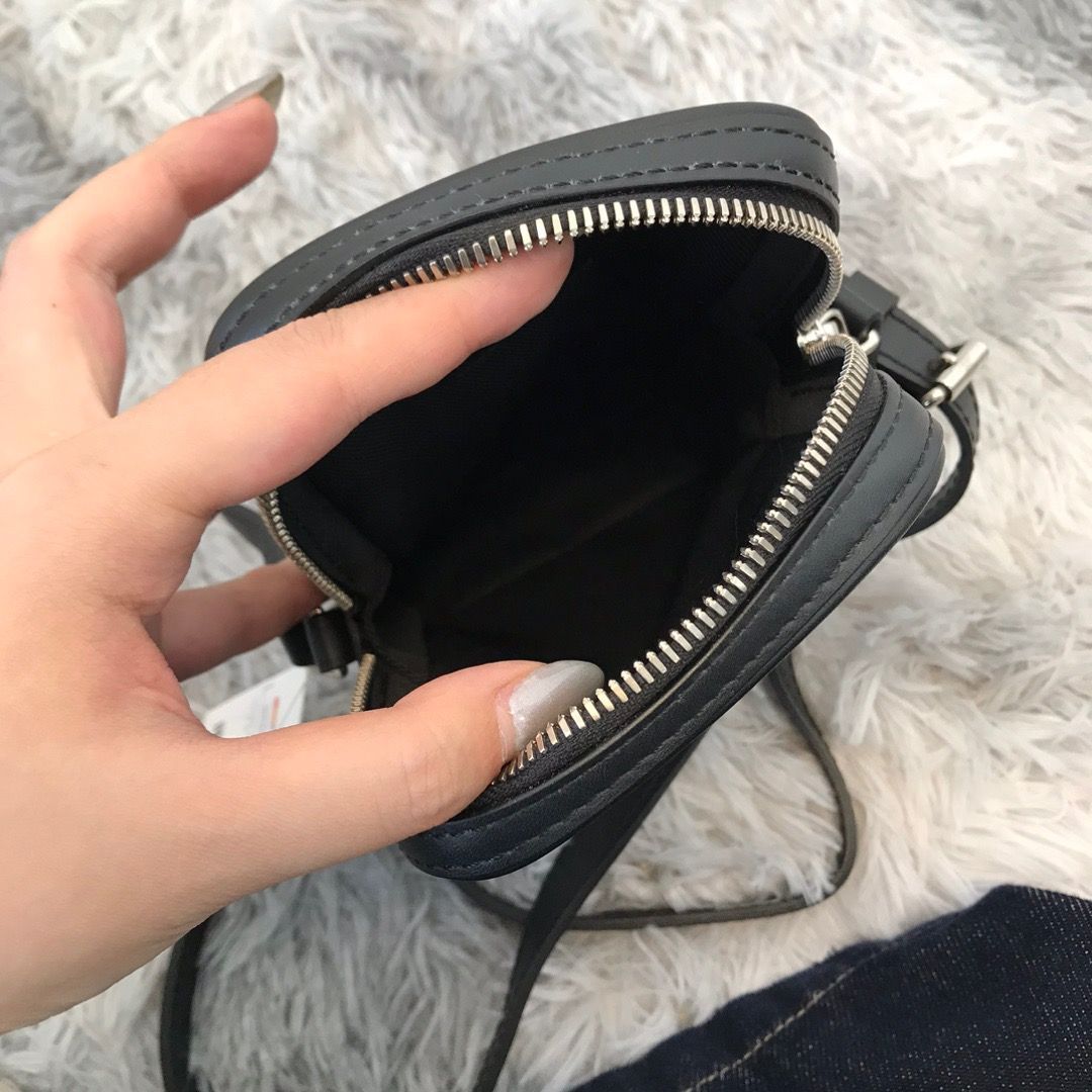 ルイヴィトン エピ ダヌーヴ ショルダーバッグ ルイ・ヴィトン エピ