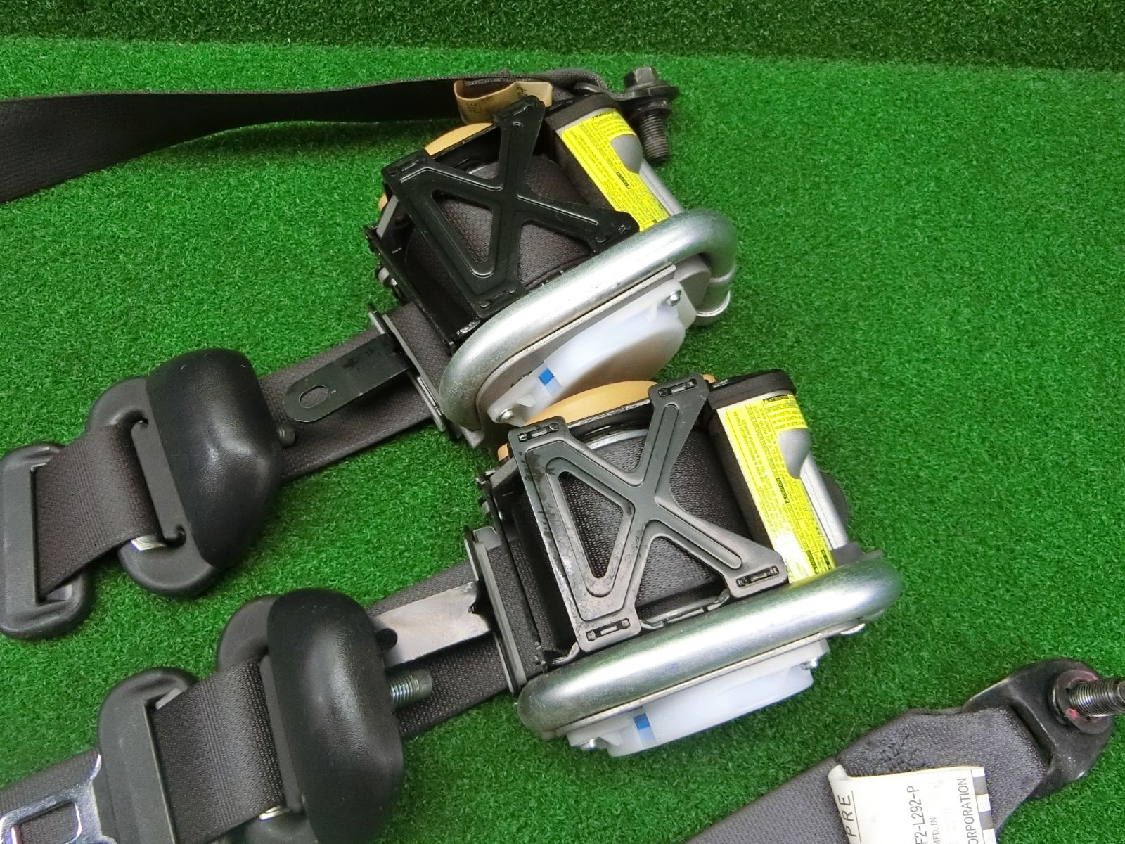 10072 エッセ L235S フロント シートベルト 左右セット TK-AF2-L292-P BRIGHTFACE_UK