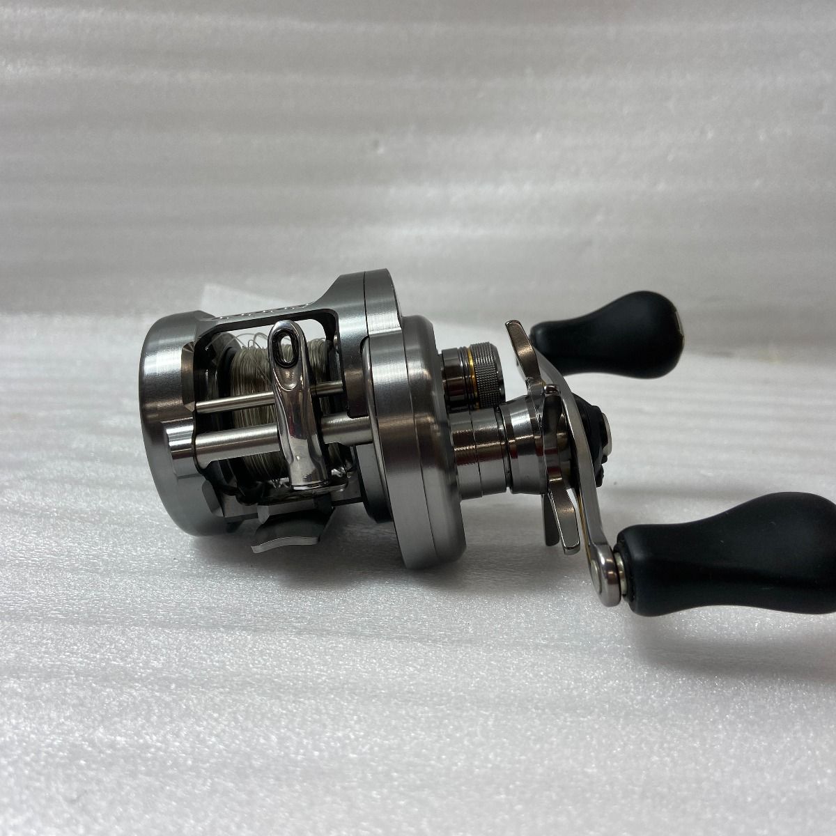 SHIMANO - ΨΨSHIMANO シマノ 17カルカッタコンクエストBFSHGスピニングリールケース付き 03676 ΨΨSHIMANO シマノ 17カルカッタコンクエストBFSHGスピニング