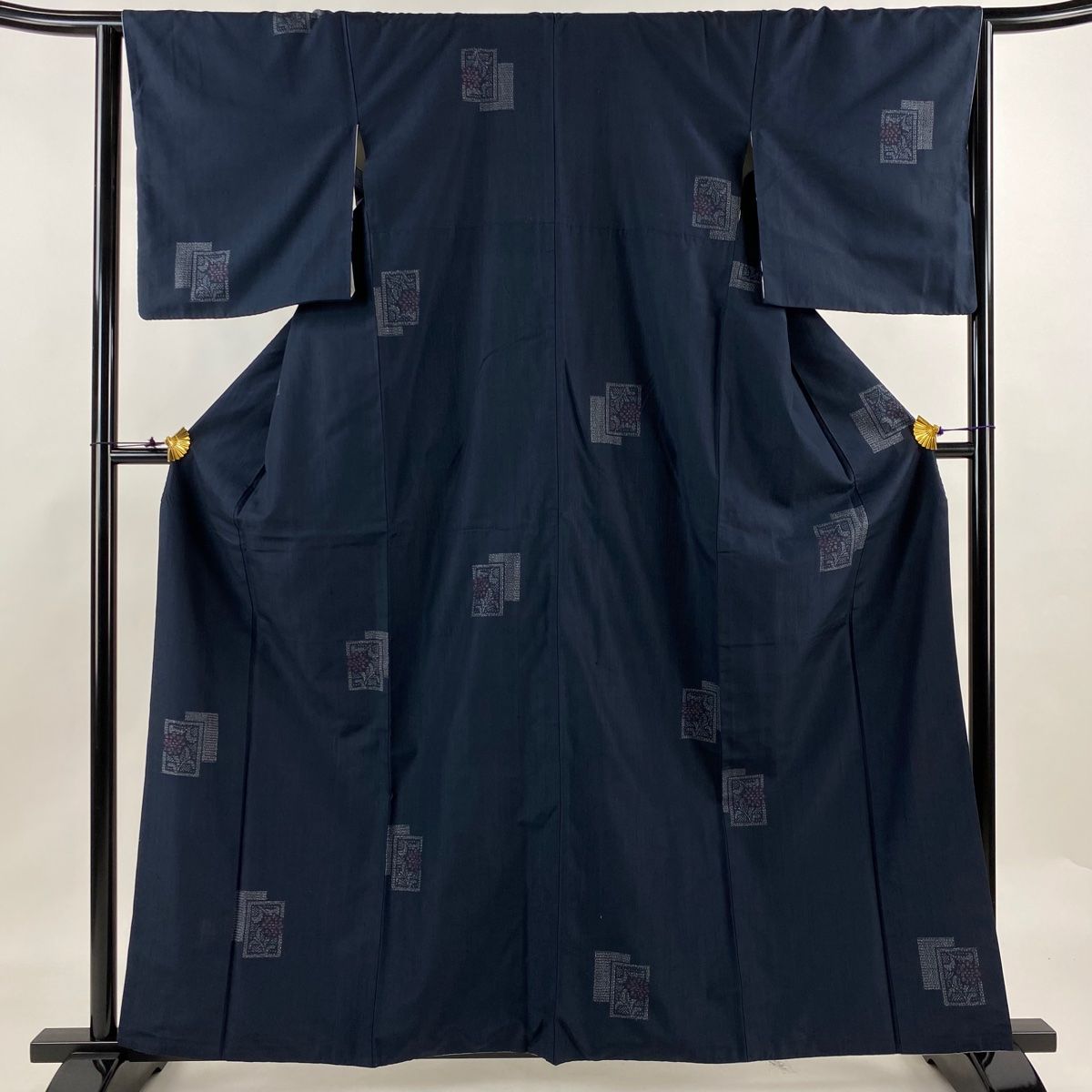 紬 身丈160cm 裄丈65cm M 袷 証紙 草花 亀甲絣 濃紺 正絹 名品
