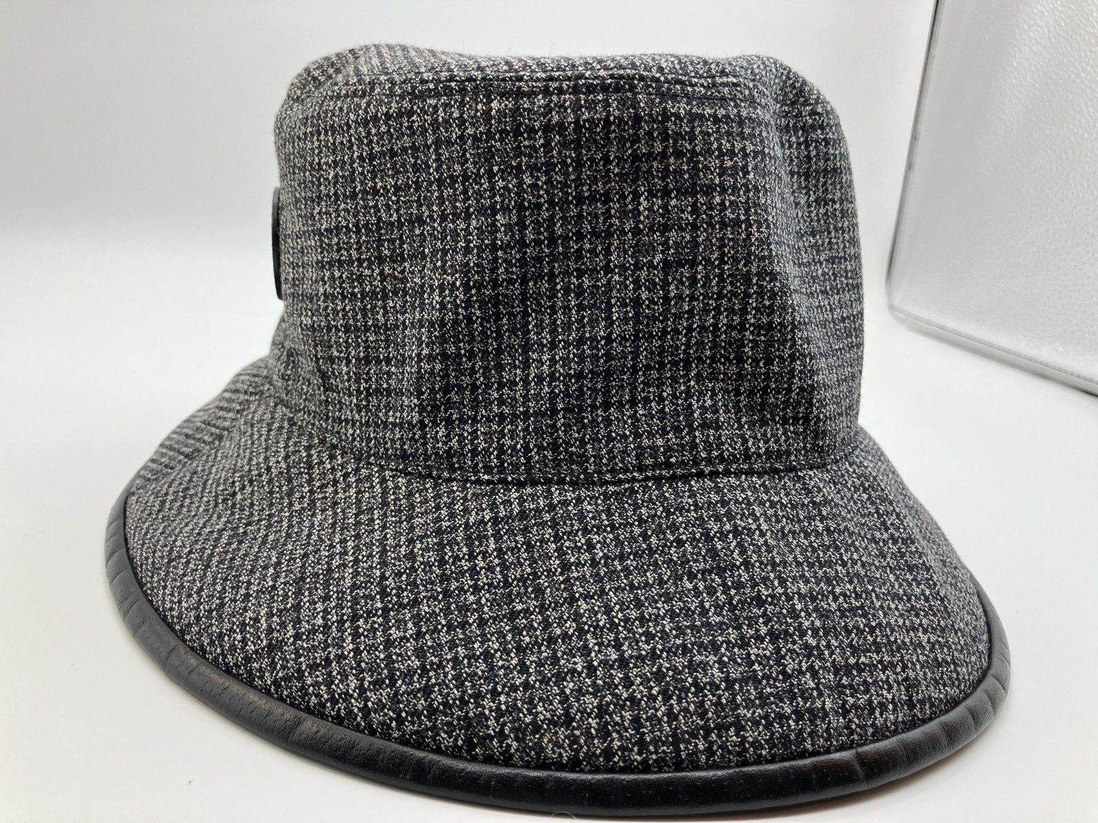 グッチ GGキャンバス ハット グレー×ブラック　頭回り59ｃｍ　高さ9ｃｍ　つば7ｃｍ　送料無料 グッチ GGキャンバス ハット グレー×ブラック 頭回り59cm 高さ9cm