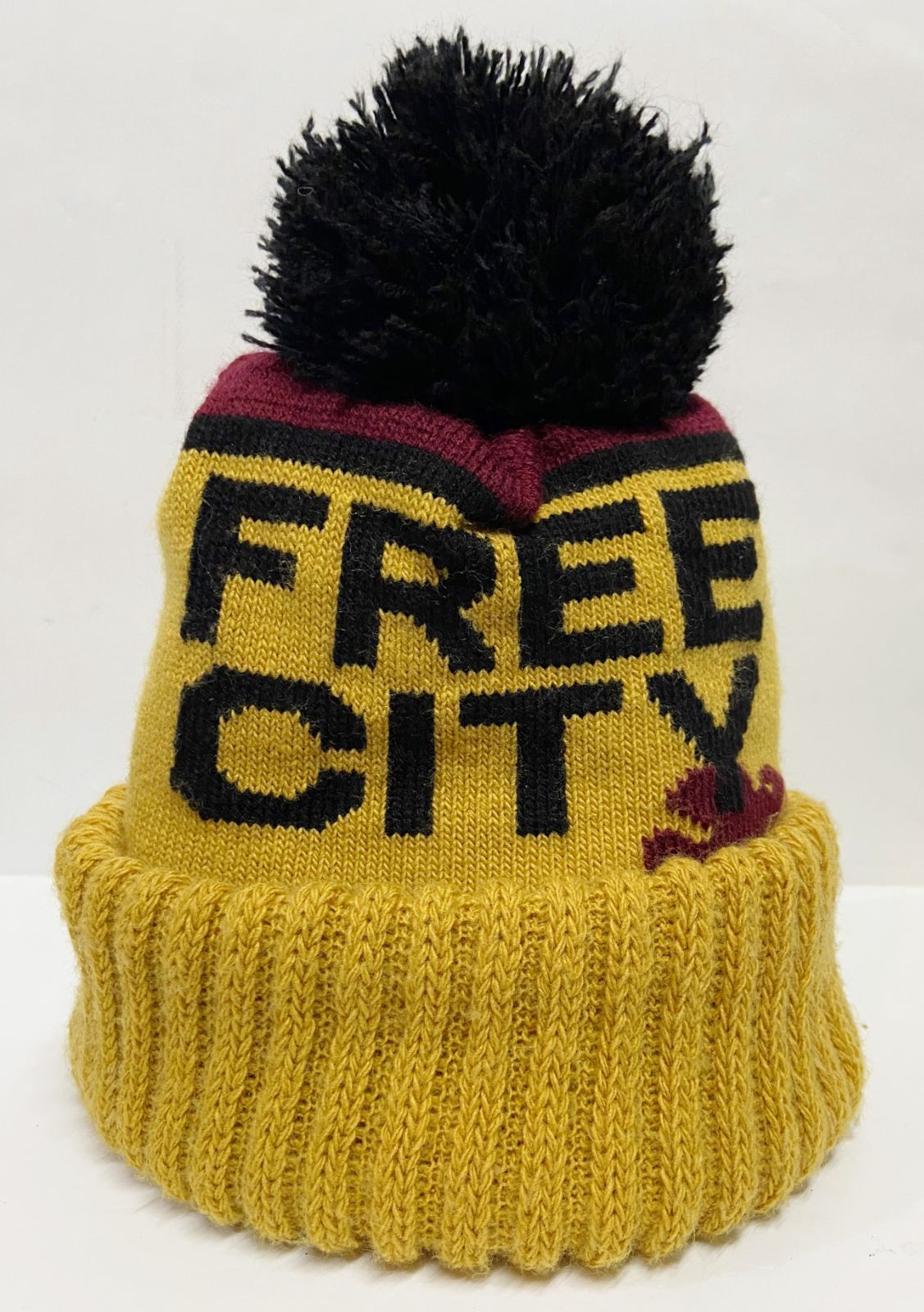 FREE CITY フリーシティ ボンボン付き ニットキャップ - メルカリ