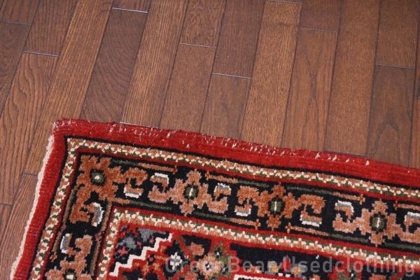 洋間や和室にも トライバルラグ