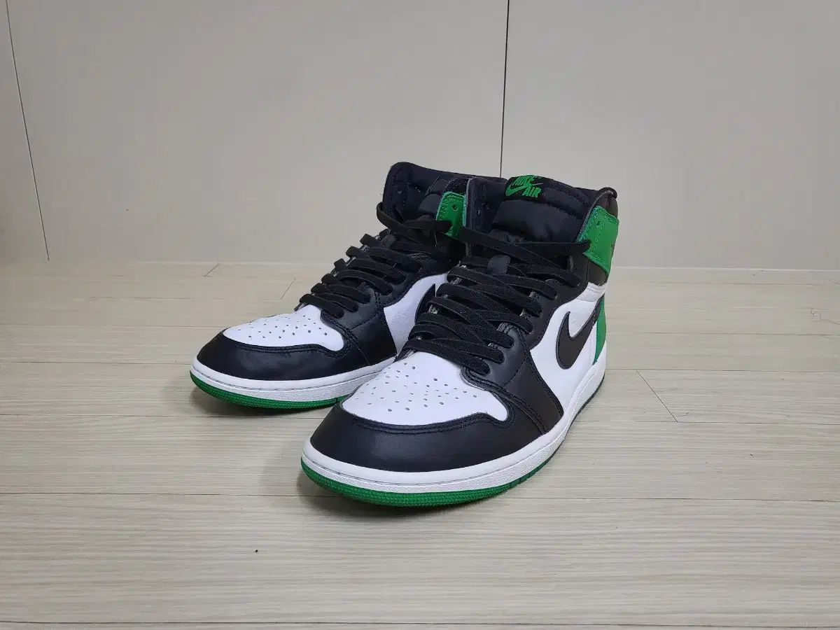 グリーン nike ジョーダン1 国内10月14日発売予定 ナイキ エアジョーダン 1 ロー グリーン トゥ ノーブル グリーン ポーレン-ホワイト-ブラック 553558-371