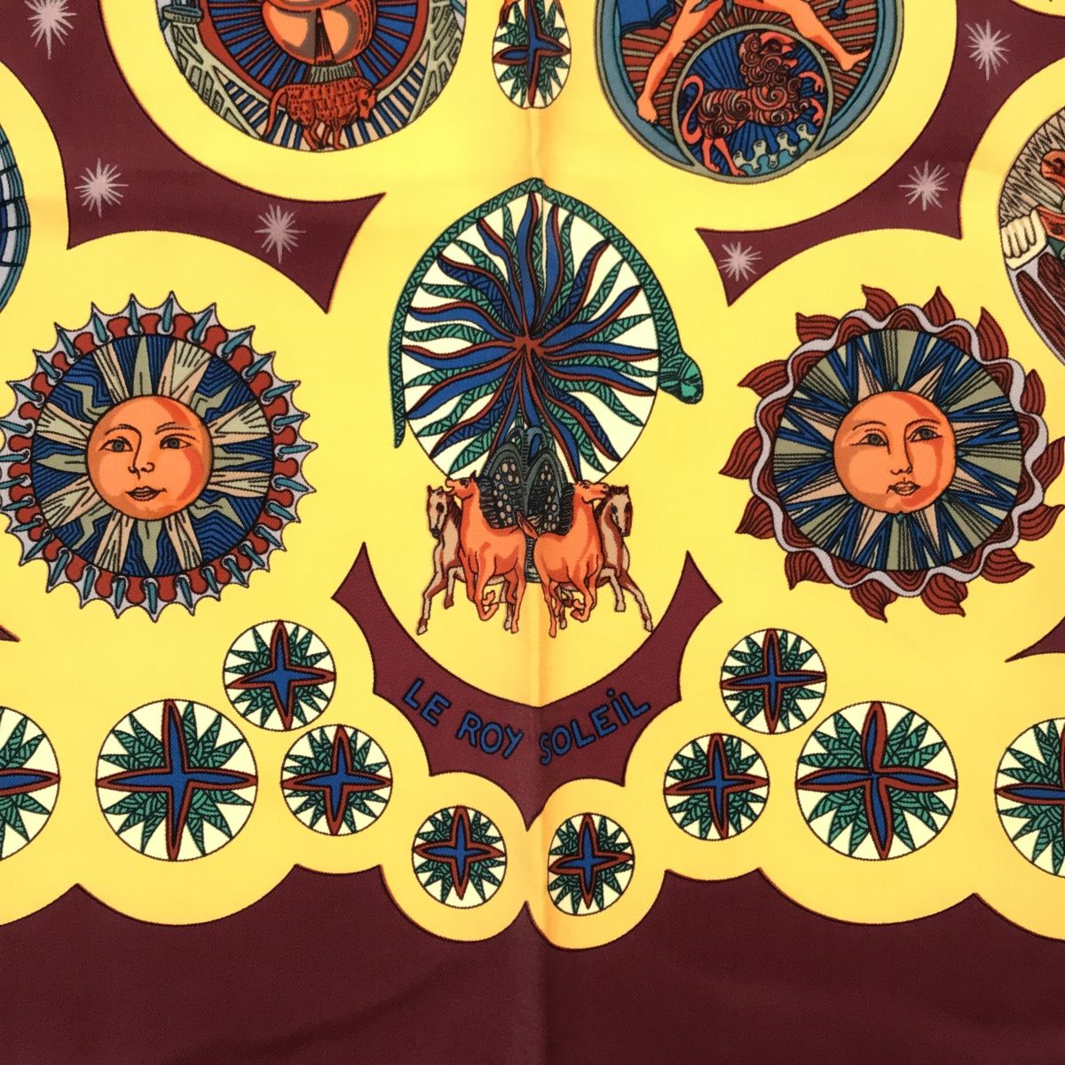HERMES エルメス Le Roy Soleil 太陽王 スカーフ 黒 HERMES エルメス カレ90 「LE ROY SOLEIL（太陽王）」 スカーフ