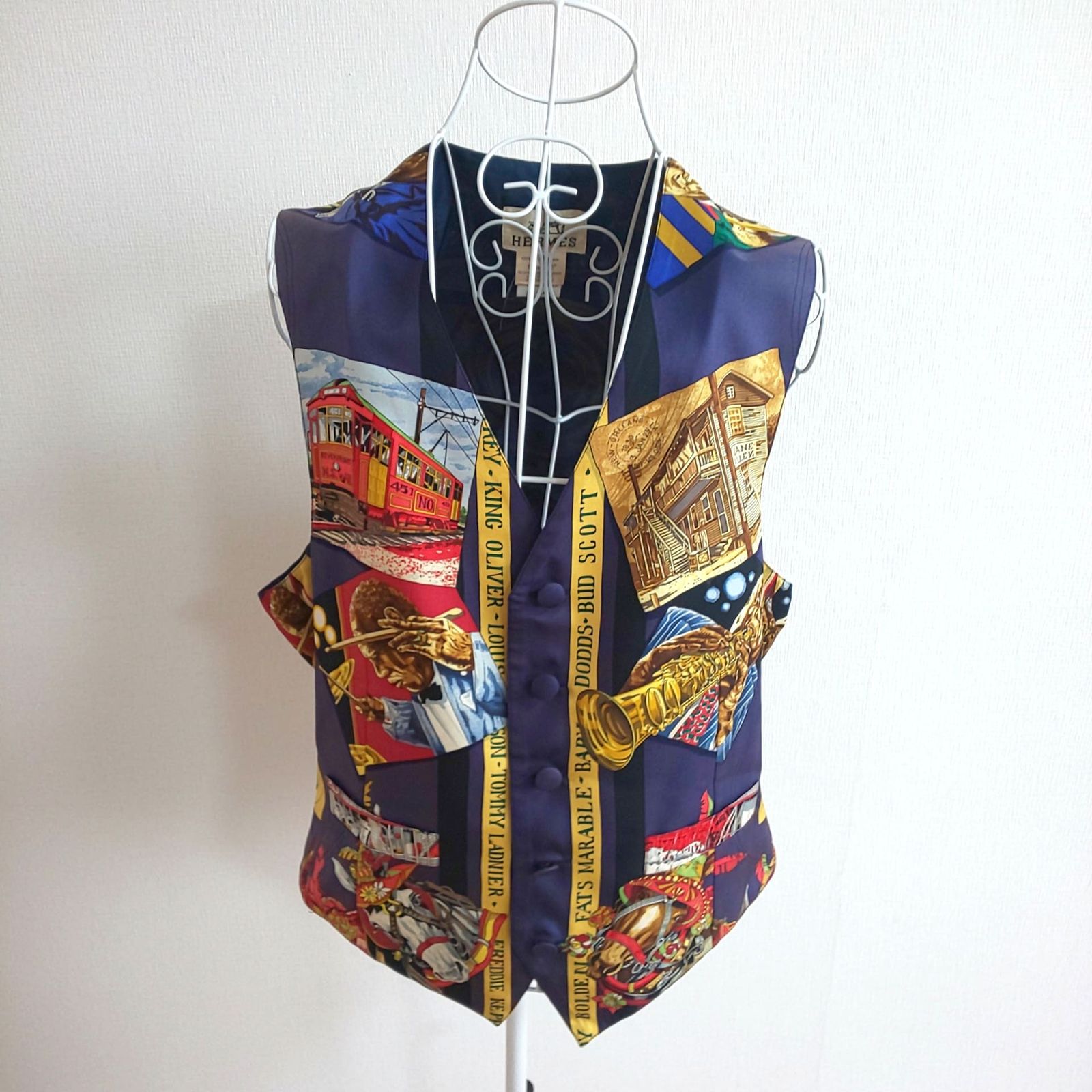 入手困難ꕥ エルメス シルク100% ジレベスト ニューオリンズクレオールジャズ 入手困難ꕥ エルメス シルク100% ジレベスト ニューオリンズ