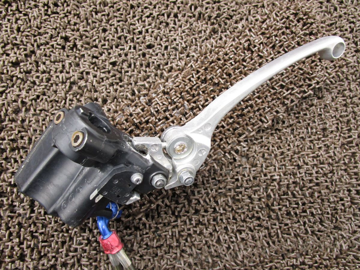 フロントキャリパー
