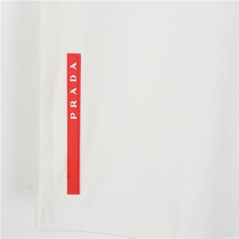 今日特価】Prada / プラダ 25ss 胸三角ロゴ後裾赤ストライプ T