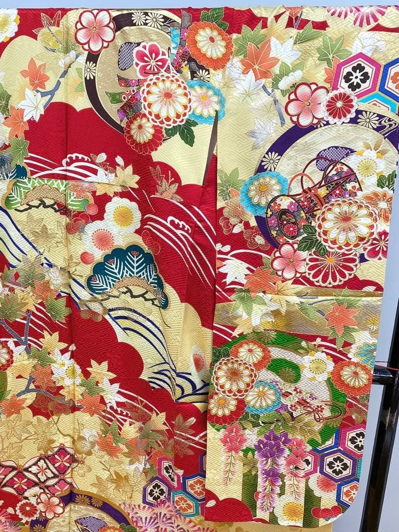 メーカー品振袖 豪華 紫野 金駒 金彩 グリッター箔 身丈163cm 撥 メーカー品振袖 豪華 紫野 金駒 金彩 グリッター箔 身丈163cm 撥