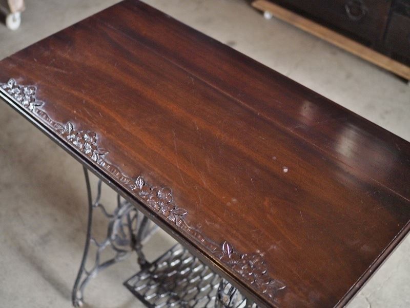 軽井沢彫り天板の鉄脚ミシンテーブル 古録展 品番F4500