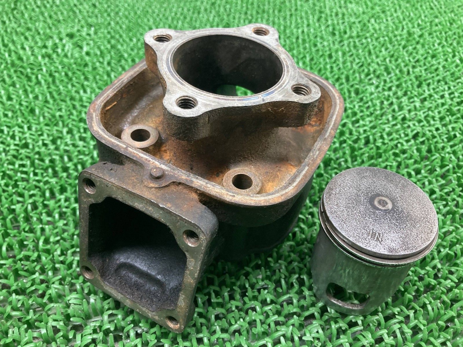 MVX250F エンジンシリンダー ホンダ 純正 MC09 シリンダーピストン 修復素材やペイント素材に 割れ欠け無し 品薄 品 Vf