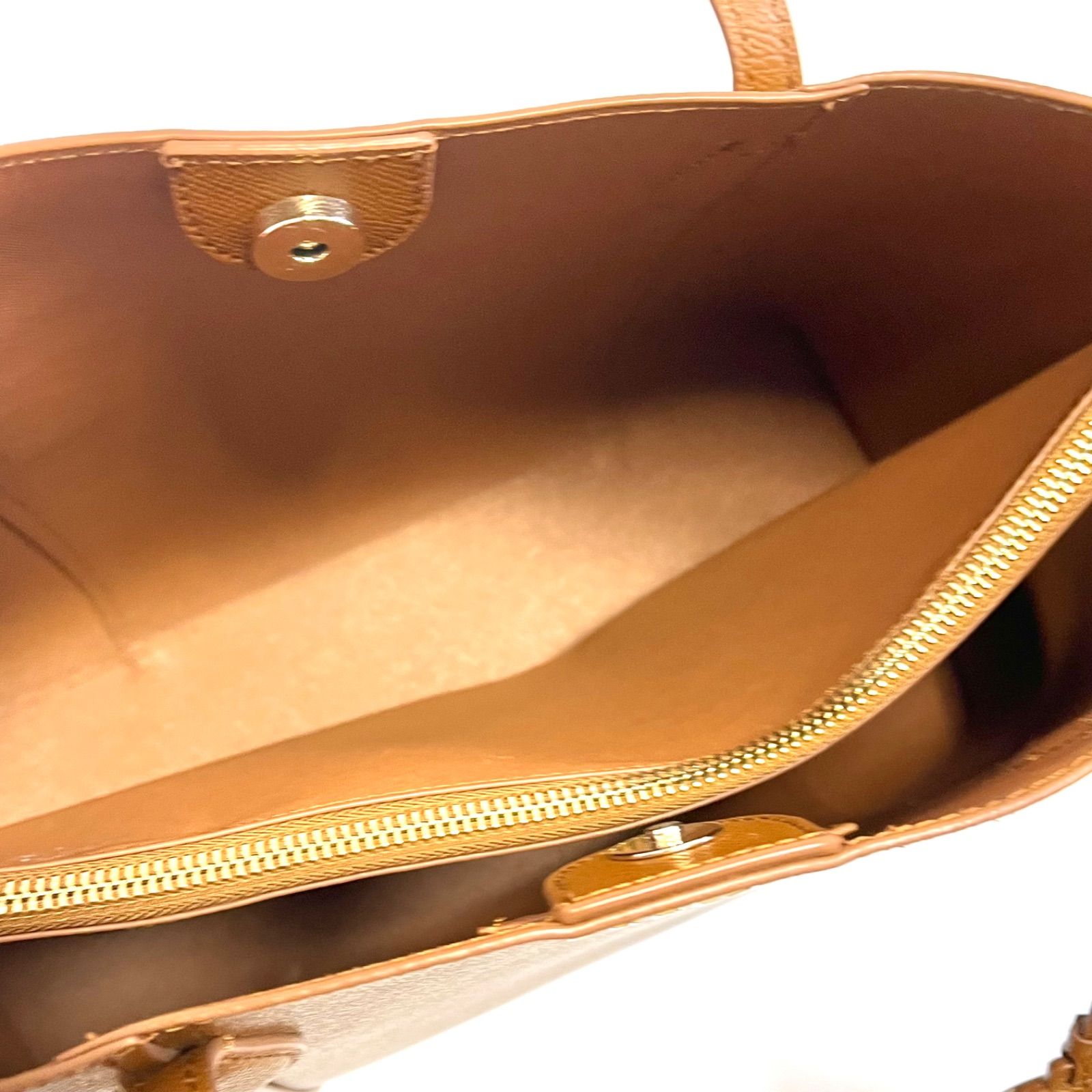 極美品】FURLA フルラ ヴィットリア Lサイズ ブラウン チャーム付き