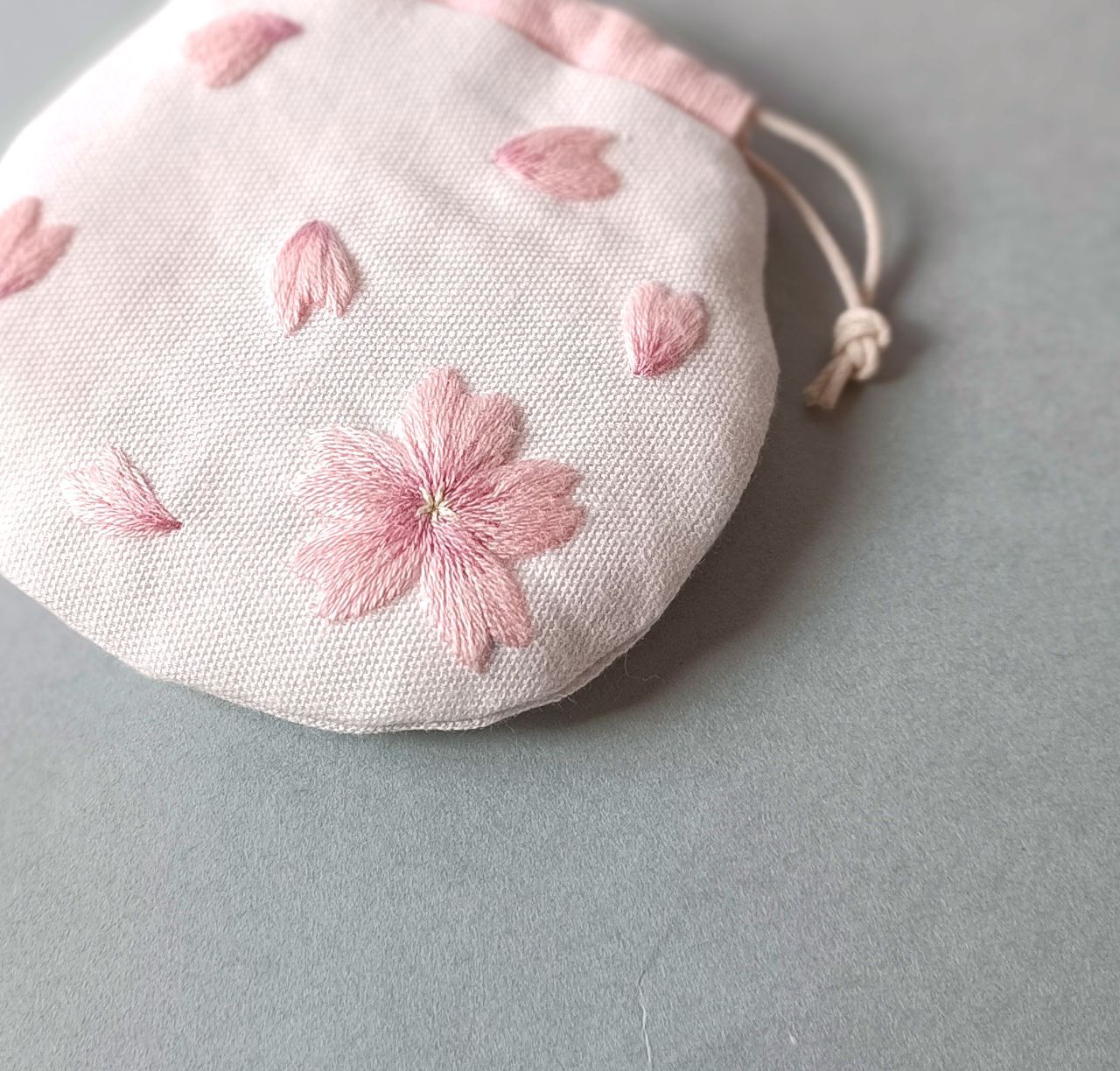 見事な 専用です✤handmade刺繍 ⚘優しいピンクにカモミール⚘ 大 