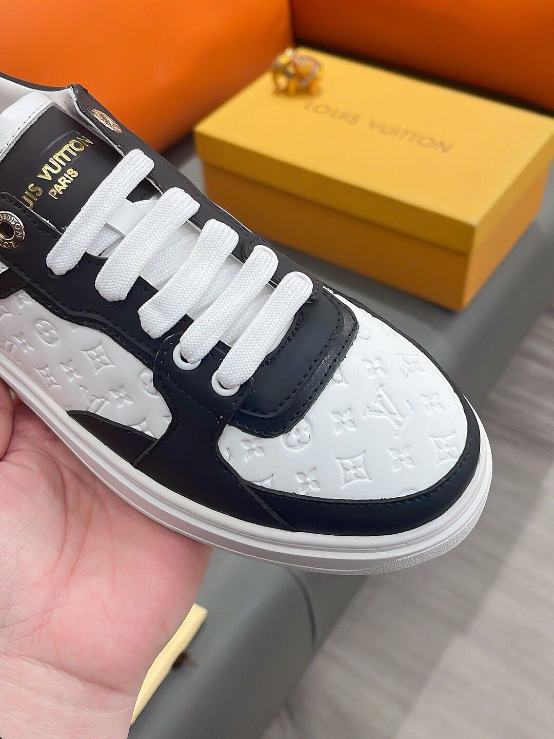 限界値下げ　ルイ・ヴィトン　メンズシューズ※あんしん鑑定付 LOUIS VUITTON ルイヴィトン LVトレイナー・ライン スニーカー