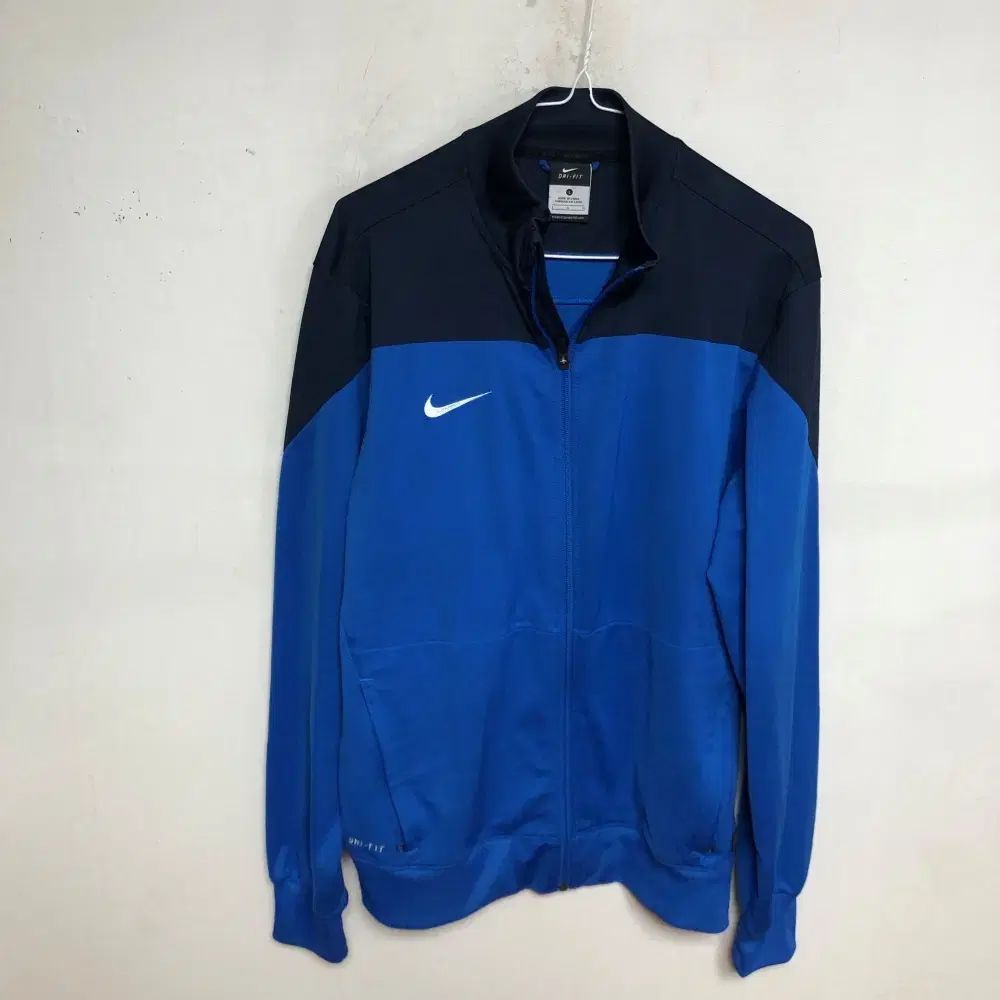 Nike(ナイキ） メンズ ジップアップ ジャケット 100L @ 9982