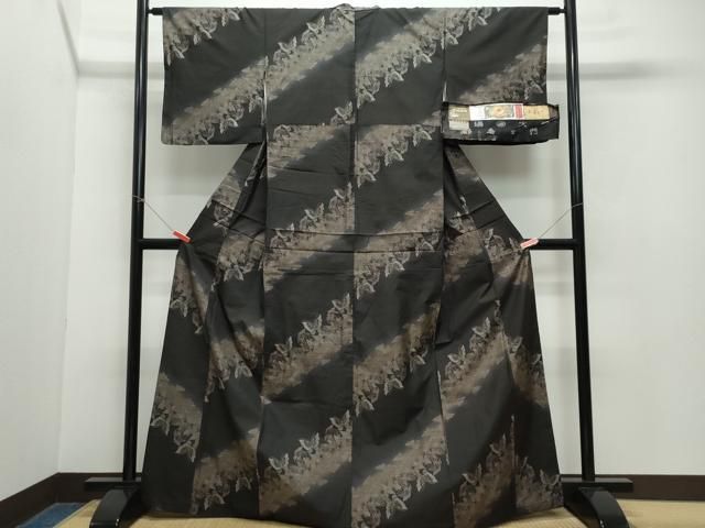 平和屋着物●都喜ヱ門　本場大島紬　9マルキ　夢の群舞　藤絹織物謹製　証紙付き　正絹　逸品　CAAZ0838vf 平和屋着物○都喜ヱ門 本場大島紬 9マルキ 夢の群舞 藤絹織物謹製 証紙