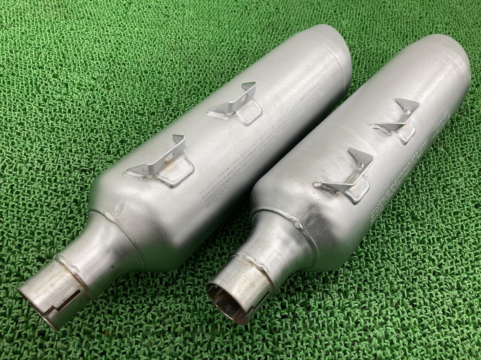 FXFB1750 サイレンサーマフラー 64900720 ハーレー 純正 バイク 部品