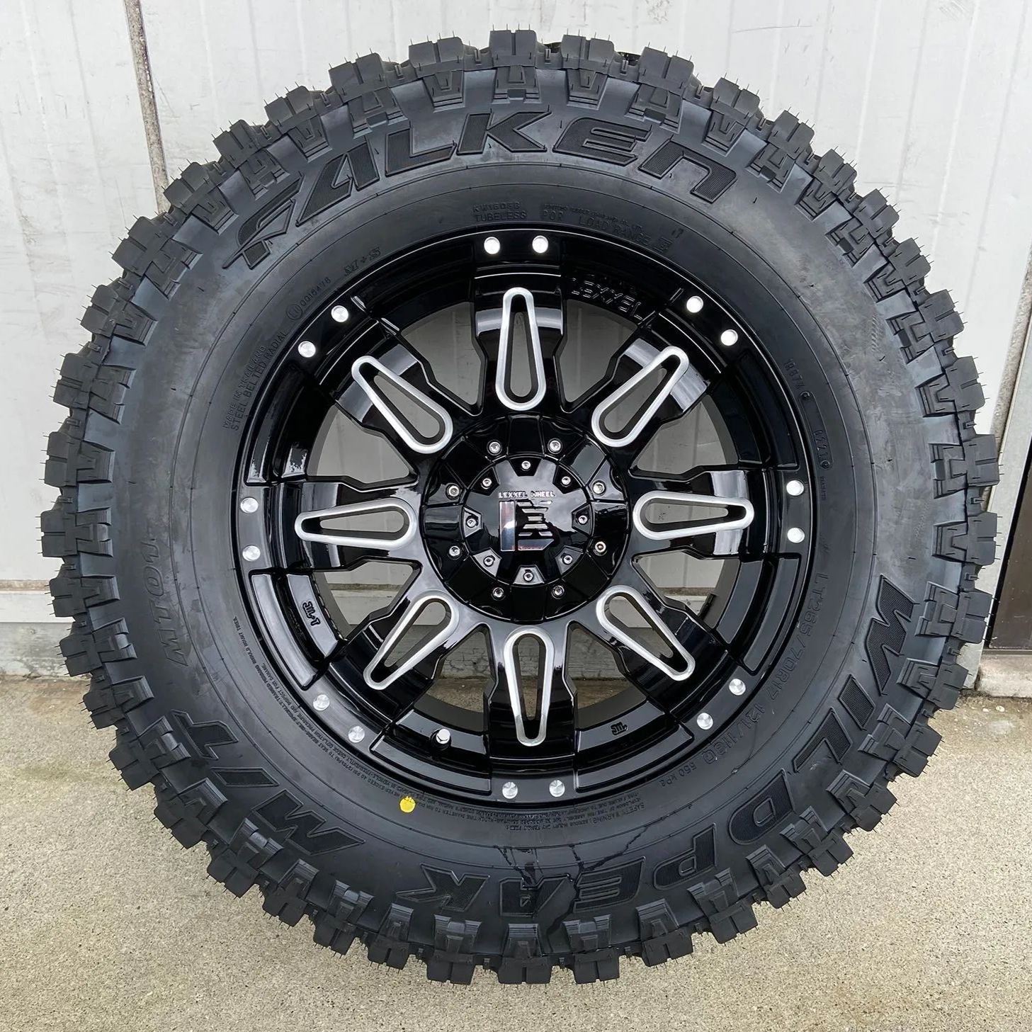 プラド ハイラックス FJ H3 タイヤホイールセット 17インチ Balano FALKEN Wildpieak MT01 265/70R17  285/70R17 - メルカリ