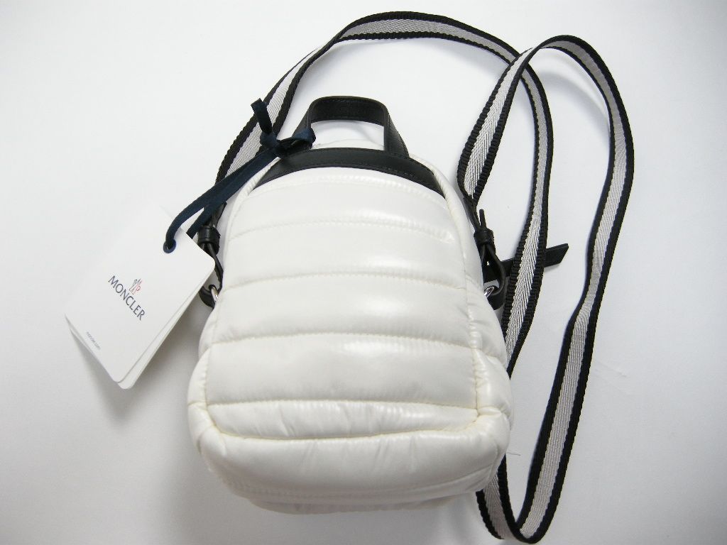 MONCLER ダウン素材 白モンクレール スマホ ポーチ サコッシュ