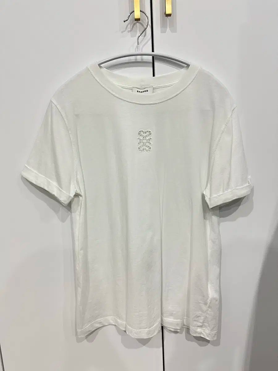 今年 SANDRO サンドロ 白 基本 半袖Tシャツ ロゴ 刺繍 コットン Tシャツ