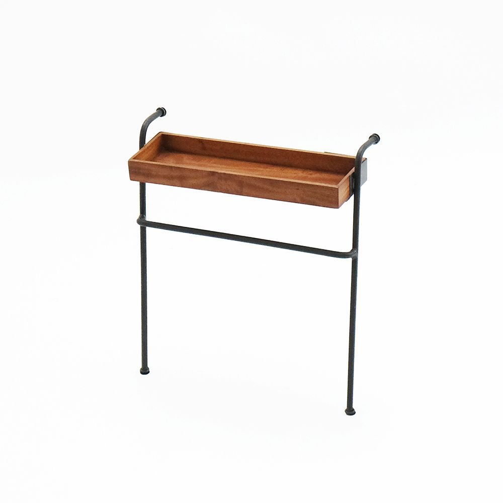 省スペースの収納に便利な ラダートレイハンガー