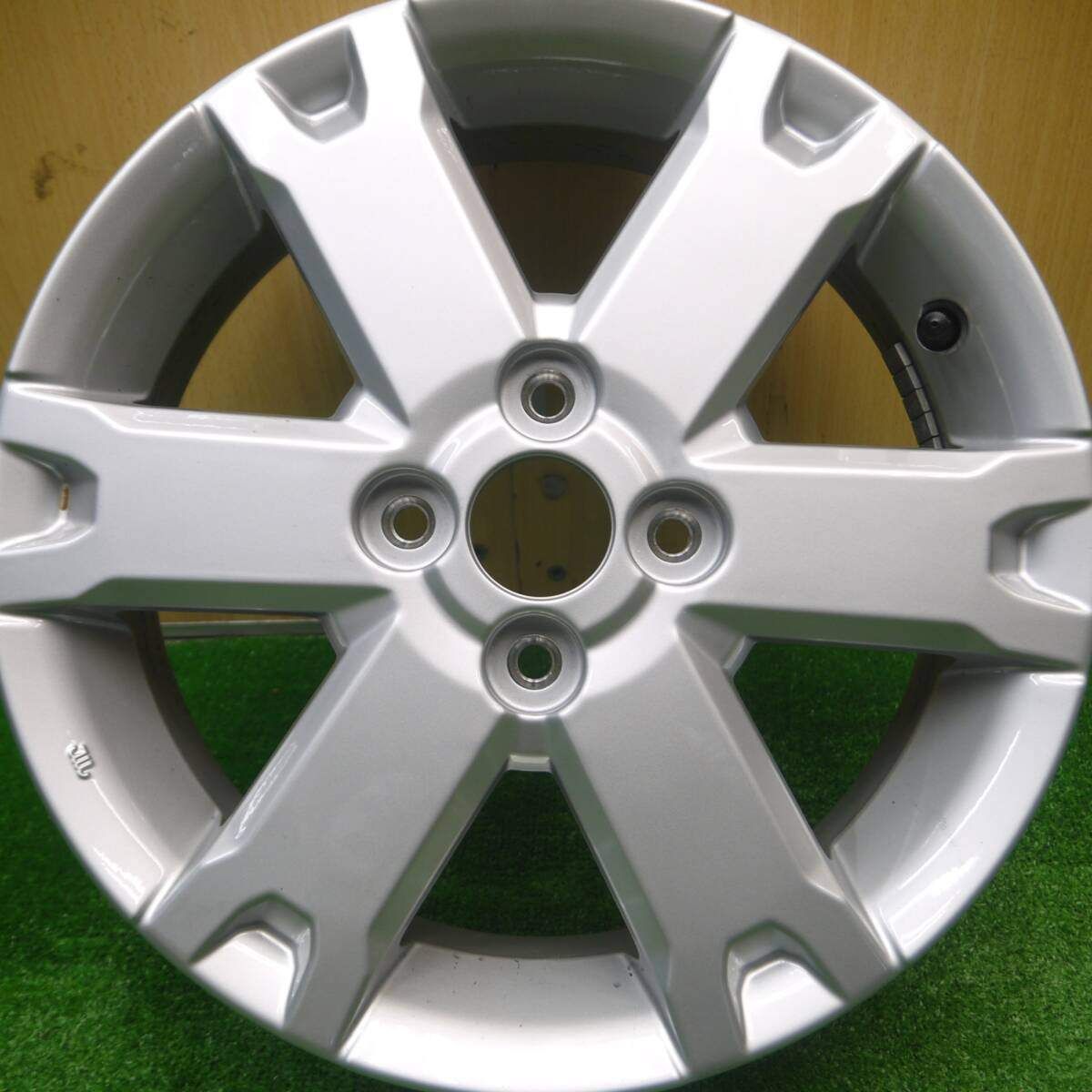 新車外し エンブレム付き ダイハツ LA900S タフト 純正 ホイール 15インチ 15×4.5J PCD100|4H 4091308Hホ