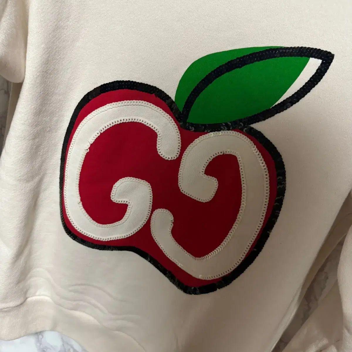 GUCCI(グッチ) リンゴ トレーナー - メルカリ