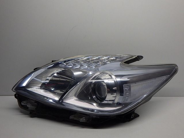 プリウス 前期 左ヘッドライト ハロゲン ZVW30 47-29 ホ コーティング 250917A05