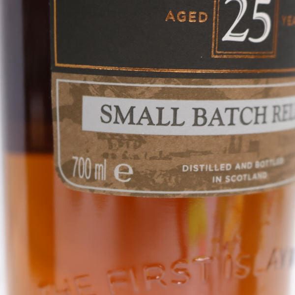 BOWMORE（ボウモア）25年 スモール バッチ リリース 43％ 700ml