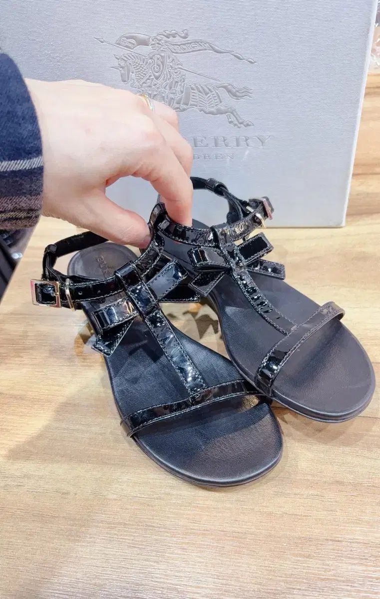 31 サイズ BURBERRY バーバリー キッズ サンダル 夏 靴