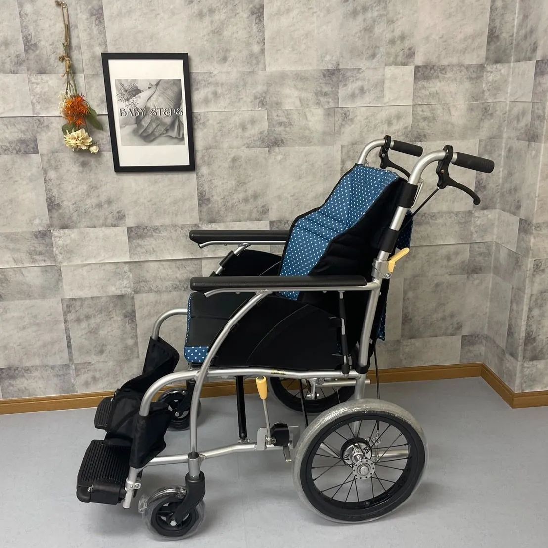 車椅子 日進医療器 ノーパンクタイヤ 介助型 NAH-U1