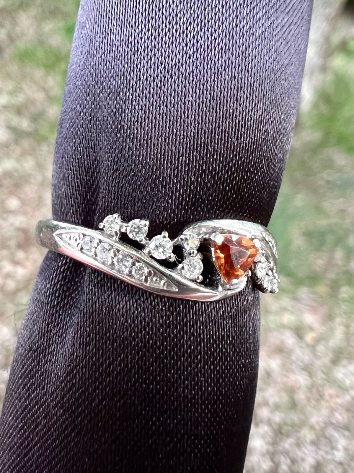 三つの願いを叶える石トリプライトダイヤモンドリング