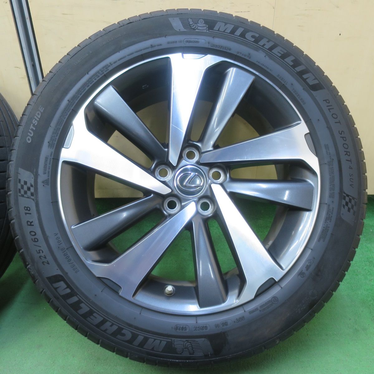 Lexus 225/60 R18 純正ホイールと空気圧センサー付き　スタッドレス 空気圧センサー付き☆レクサス NX バージョンL 純正 225/60R18