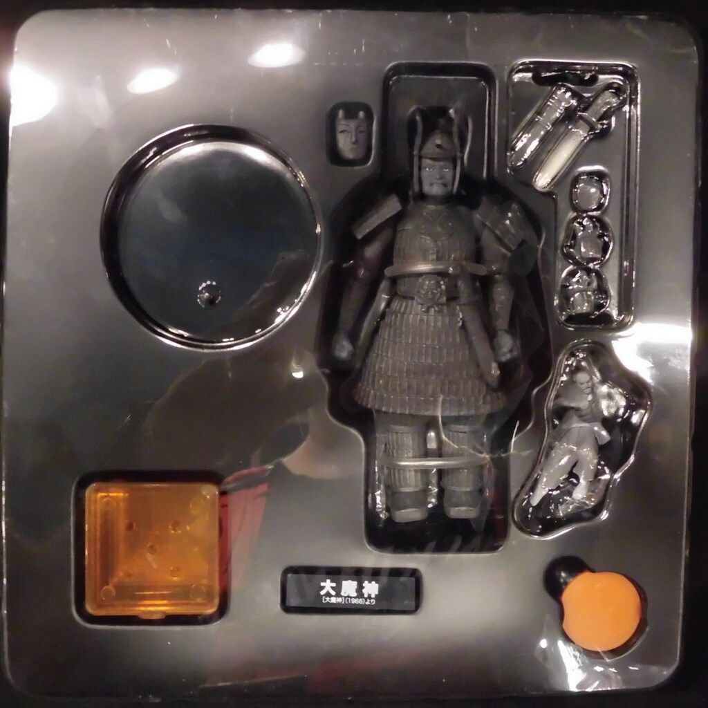 海洋堂 - 【限定品】特撮リボルテック 大魔神　モノクロームver. 海洋堂 特撮リボルテック 大魔神 モノクロームver 002 - メルカリ
