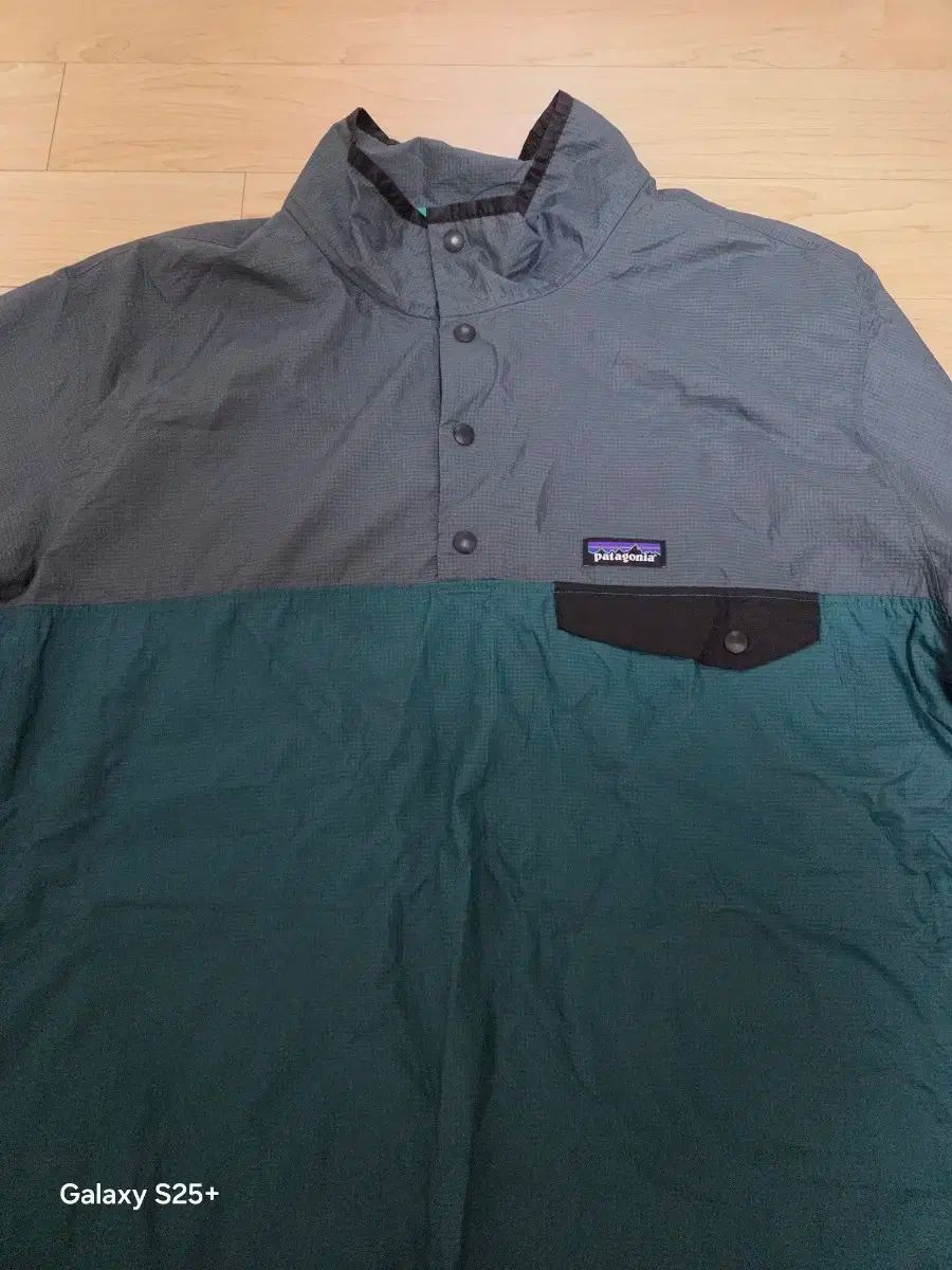 patagonia パタゴニア フーディーニ スナップ プルオーバー グリーン グレー