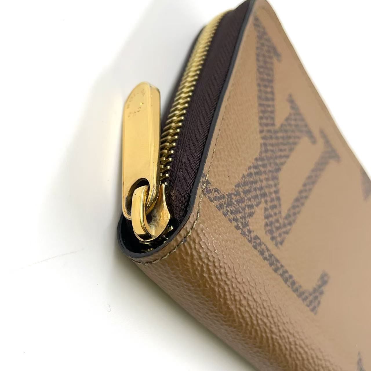 ライトブラウン