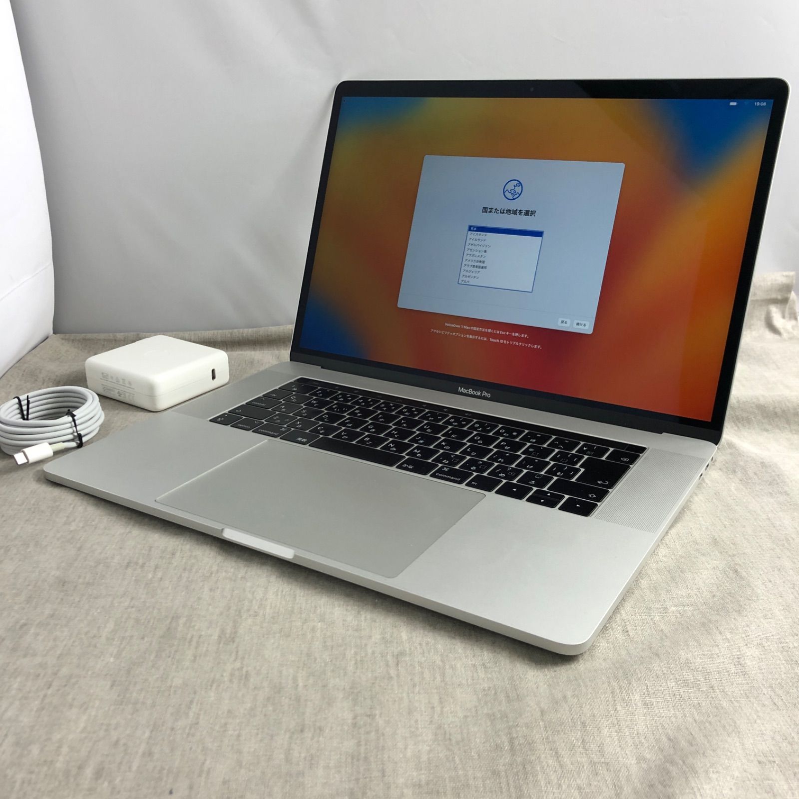 訳アリ特価】Apple MacBook Pro Mid 2017 Touch Bar 15インチ【i7