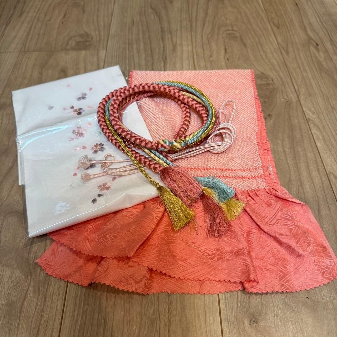 超美品　正絹　振袖用　帯揚げ　帯締め　帯飾り　刺繍襟　4点セット　銀　白　パール 超美品 正絹 振袖用 帯揚げ 帯締め 刺繍半衿 飾り紐 4点セット ピンク