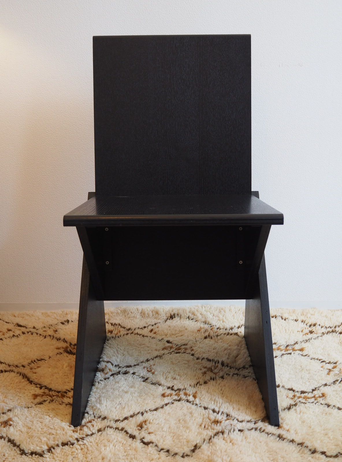 Sankaku Chair dear sir/madam 岩元 航大 岩元航大がデザインした椅子SANKAKU CHAIR（dear sir/madam） — IDREIT