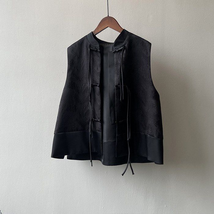 ベスト ジレ レディース 春 秋 夏 前開き トップス ボタン ノースリーブ 前開きベスト ゆったり 重ね着 レイヤード 無地 アウター ゆったり 大人 お洒落 カジュアル 体型カバー ブラック 通勤 上品 紐 xzdscmj