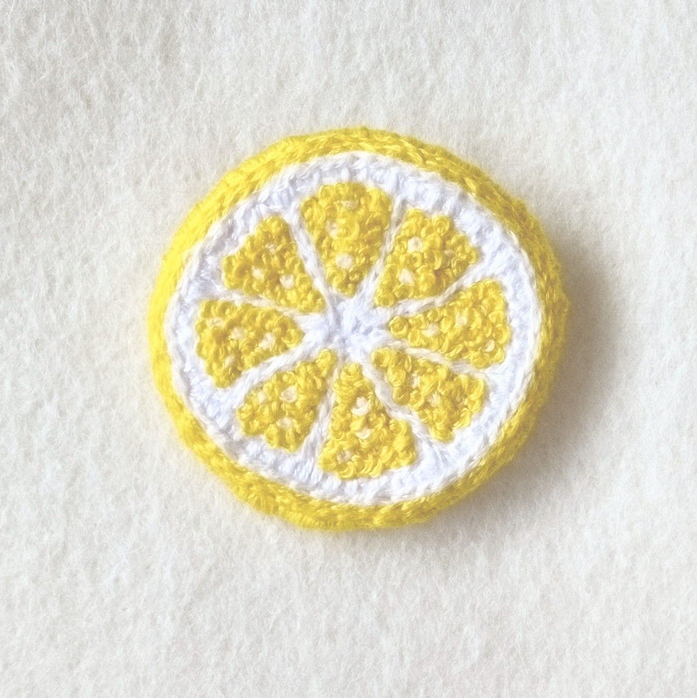 ブローチ ハンドメイド 刺繍 刺しゅう ビタミンカラー レモン